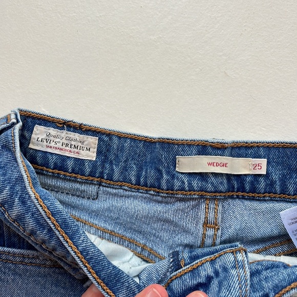 Levi’s Wedgie Straight. Size 25 - Picture 3 of 3